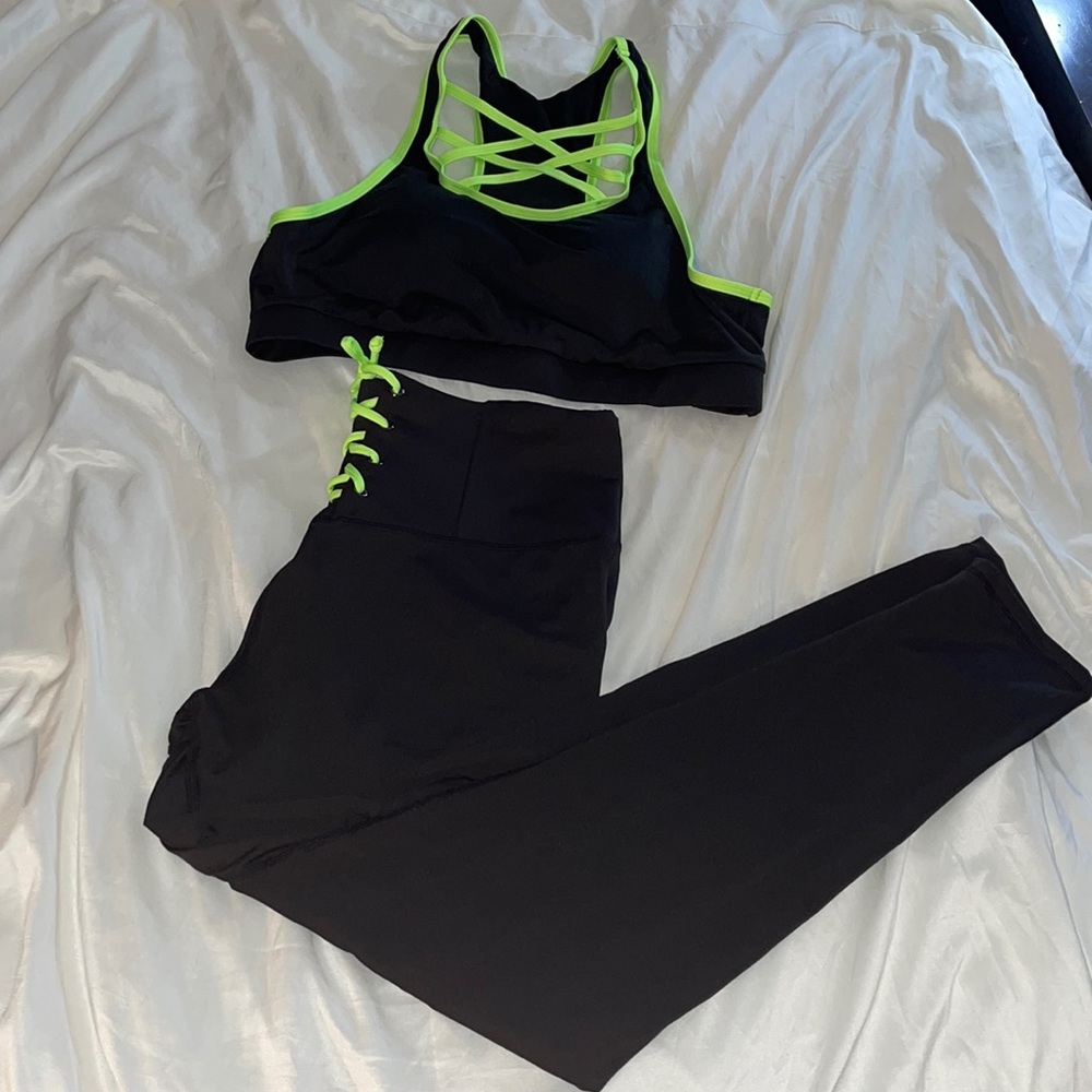 Sports bra and matching work out legging bottoms